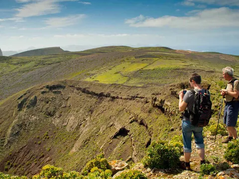 Senderismo al volcán de la Corona y los acantilados de Famara