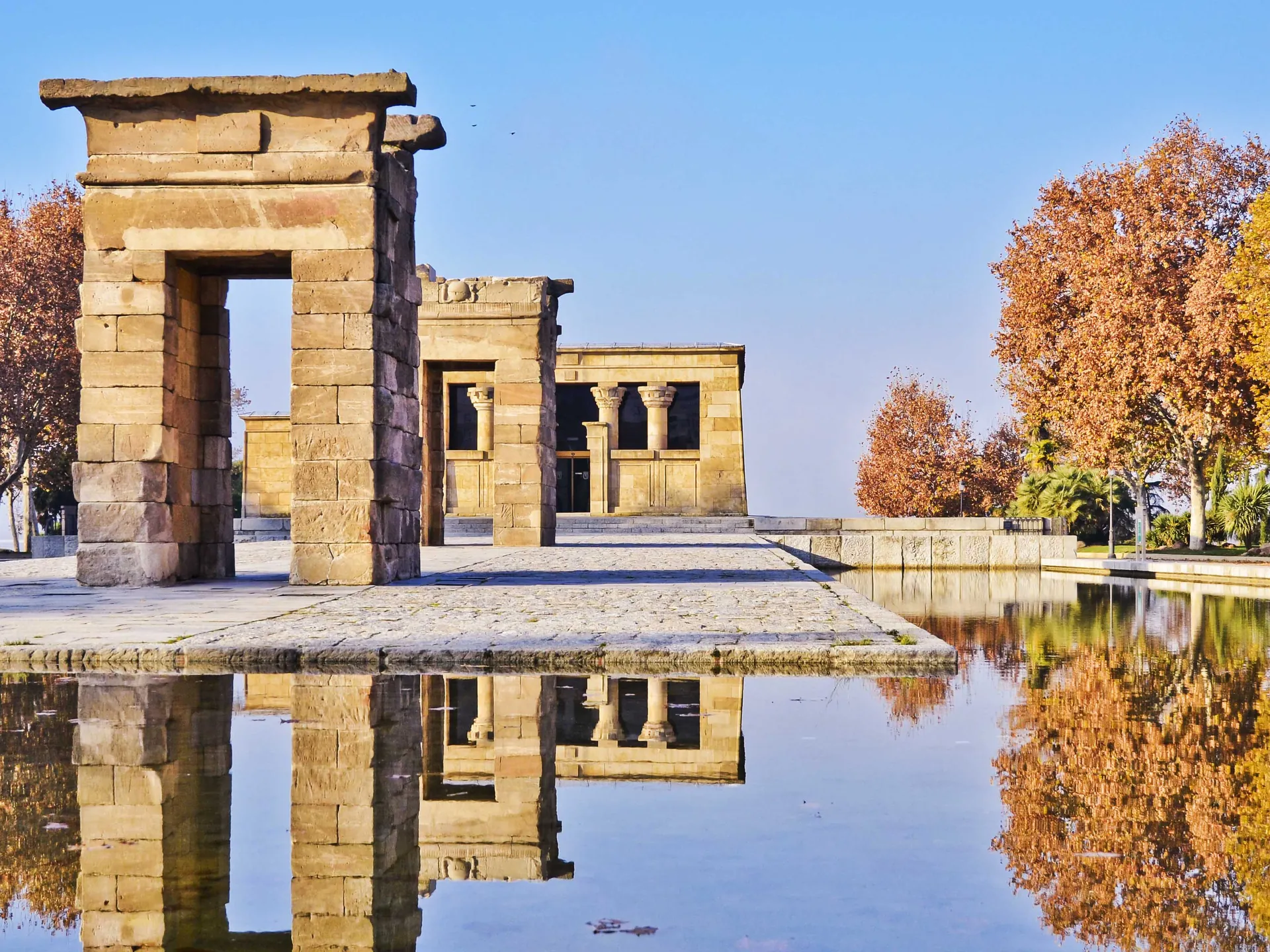 templo-debob-dia-guia-viaje-que-ver-madrid-buendiatours_1.jpg