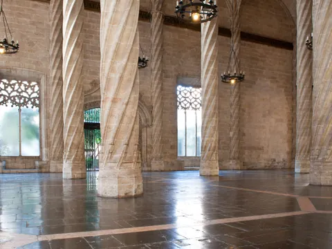 Salón Columnario de la Lonja de la Seda, antigua bolsa de comercio de Valencia.