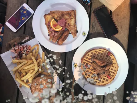Pollo frito con waffels - Comida típica de Nueva York - Comer en Nueva York - Guía de viaje Nueva York - Buendía Tours