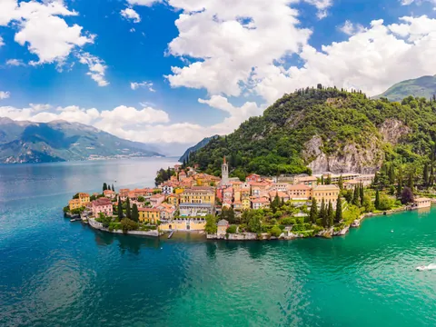Panorámica del pueblo de Varenna a orillas del Lago de Como