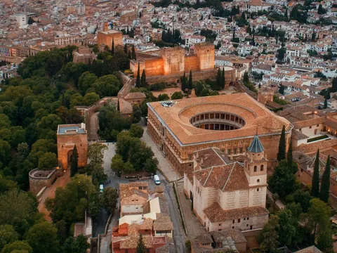 Visita con audioguía por la Alhambra con entradas y tarjeta City Pass