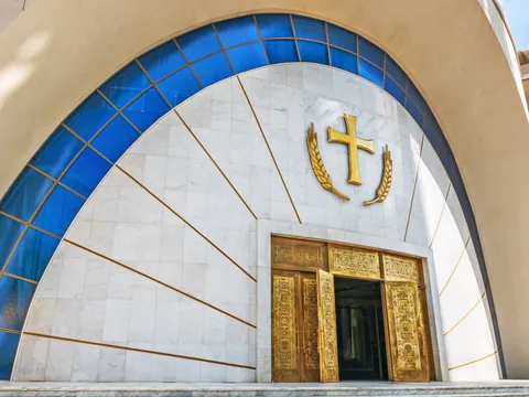 Iglesia Ortodoxa de Tirana, una construcción única que te cautivará.
