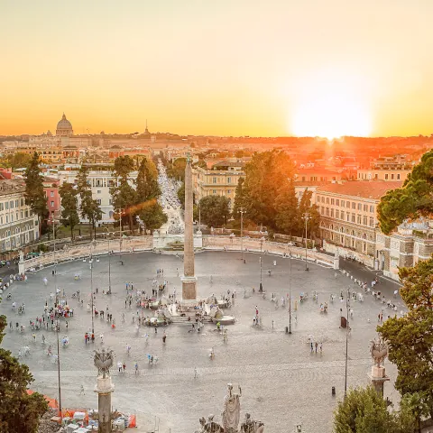 Vista del atardecer de la Piazza del Popolo de Roma