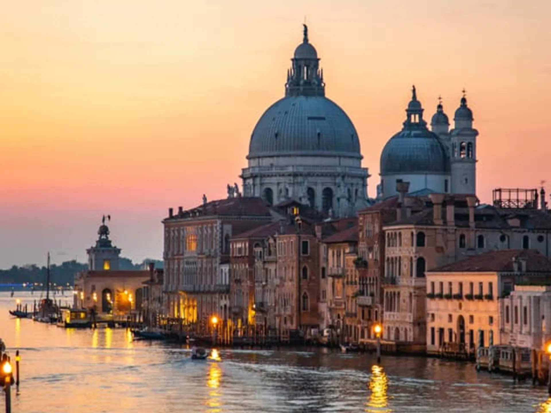 Vista de Venecia y el Gran Canal al atardecer-Qué hacer gratis en Venecia-Cosas que hacer en Venecia-Planes en Venecia-Guía de Viajes Buendía Tours