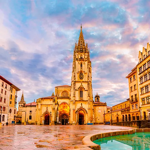 Atardecer en la Catedral de Oviedo-Guía de Viaje Oviedo-Buendía