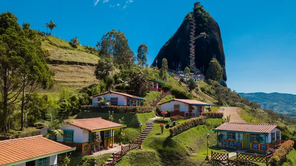 excursion-guatape-desde-medellin.jpg