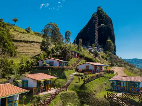excursion-guatape-desde-medellin.jpg