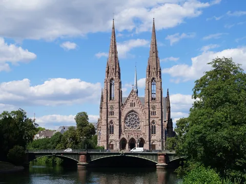Iglesia de St-Paul vista desde el Río III, Estrasburgo, Francia