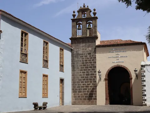 Fachada principal del Santuario del Santísimo Cristo en San Cristóbal de La Laguna.