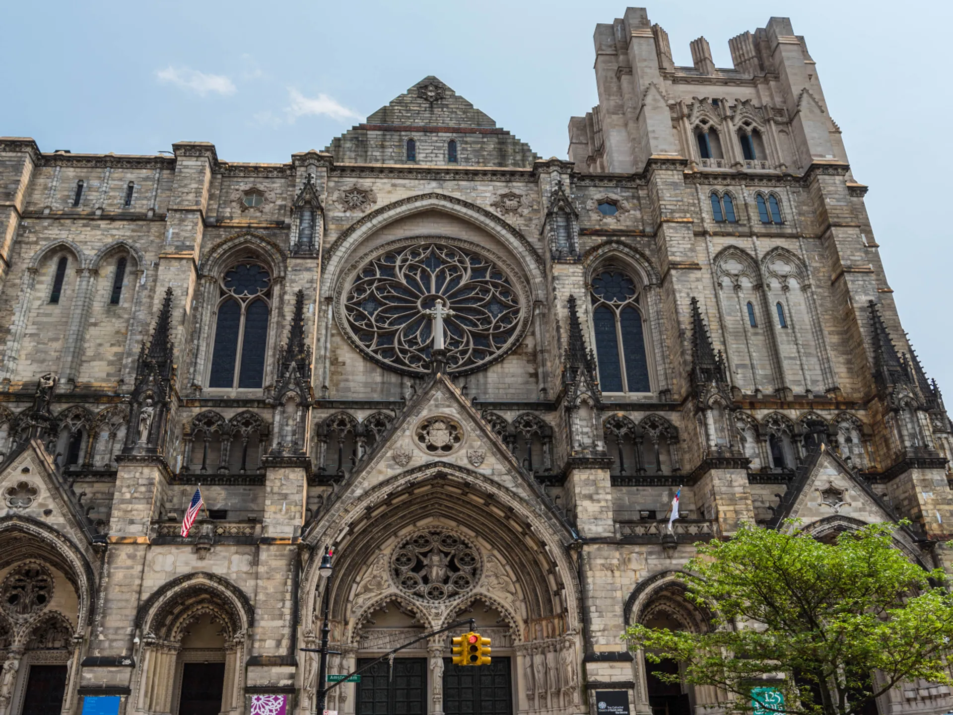 Exterior Catedral de San Juan el Divino - Catedral San Juan el Divino - Qué ver en Nueva York - Guía de Viajes Nueva York - Buendía Tours