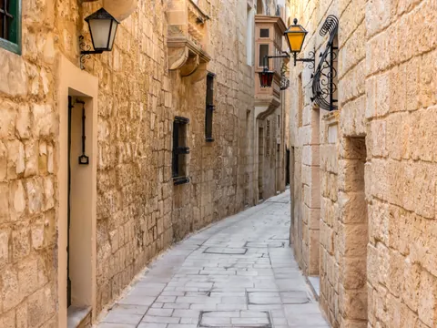 calles-mdina-recorrido-guiado-a-pie_0.jpg