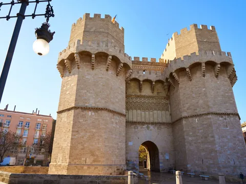 Torres de Serranos, antigua puerta fortificada de acceso a la ciudad de Valencia.