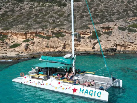 excursión catamarán Bahia Palma Mallorca barco Velero Baleares