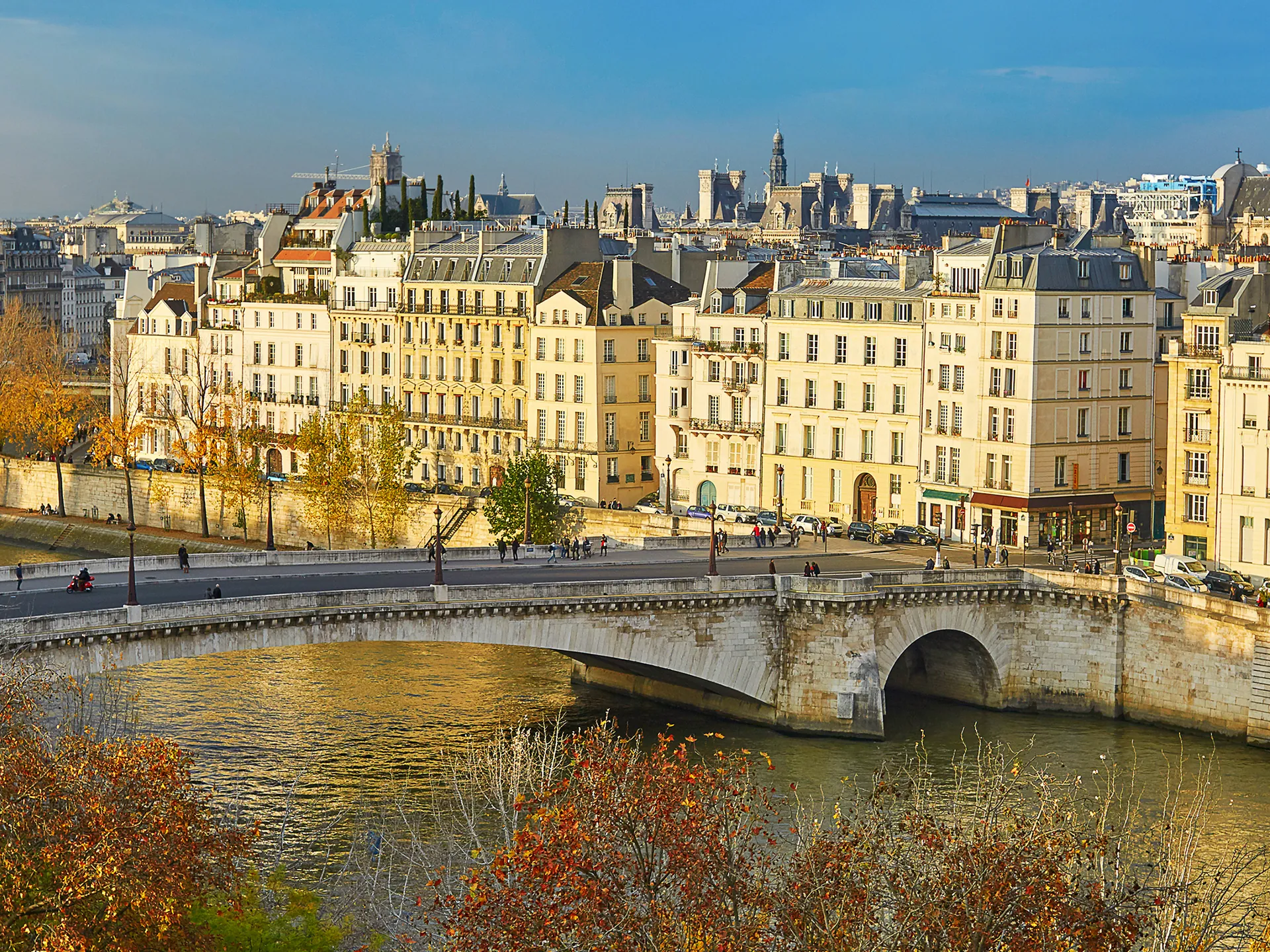 Vista aérea de la Île Saint-Louis de París y la Catedral de Notre Dame