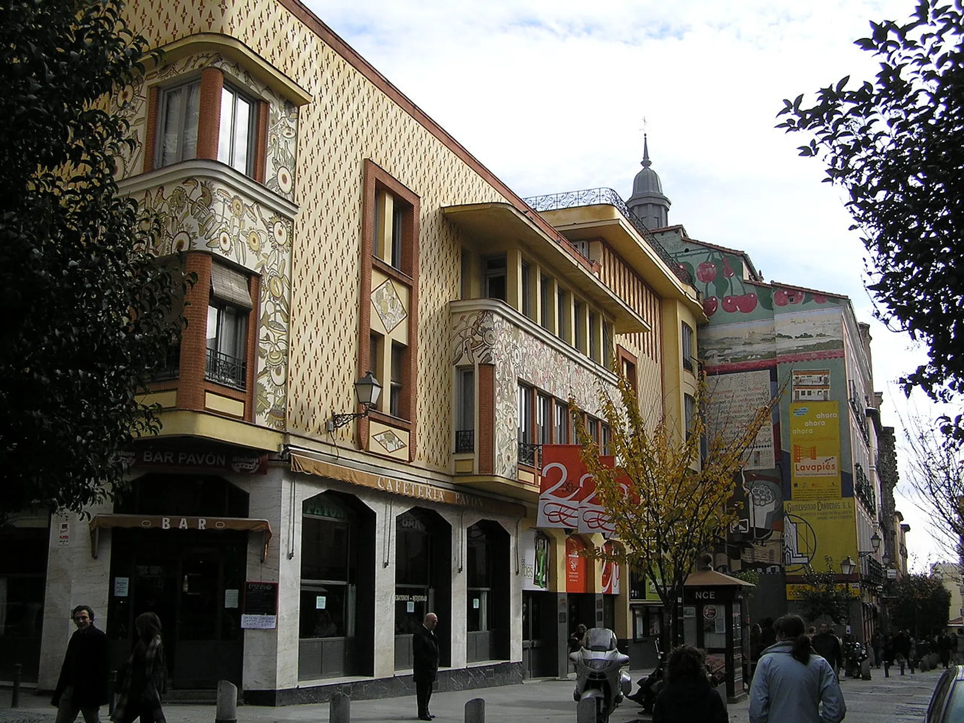 madrid-que-ver-teatro-pavon-fachada.JPG