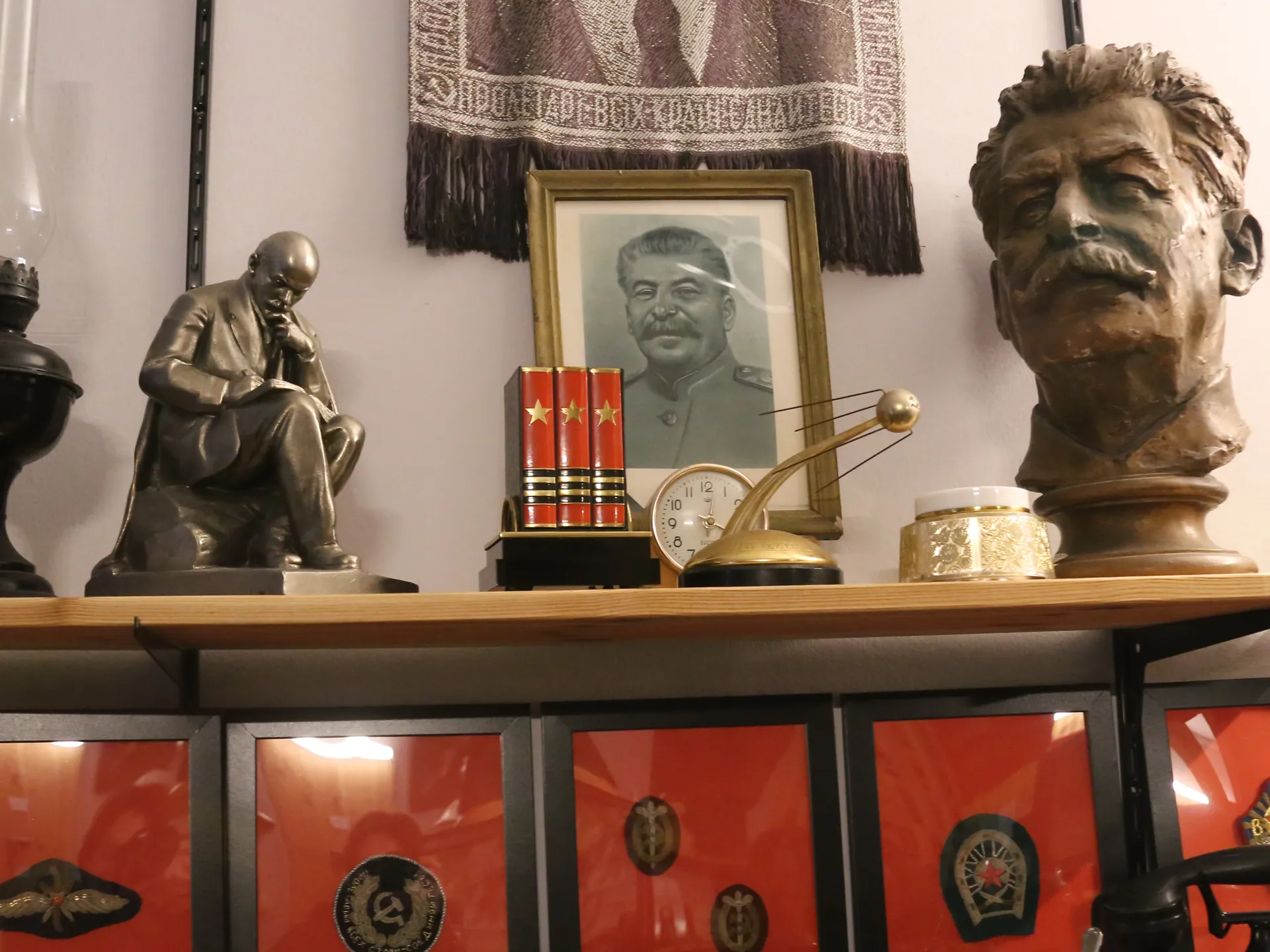 Exposición de objetos de la USSR - Museo del KGB - Museos de Praga - Guía de viaje de Praga - Buendía Tours