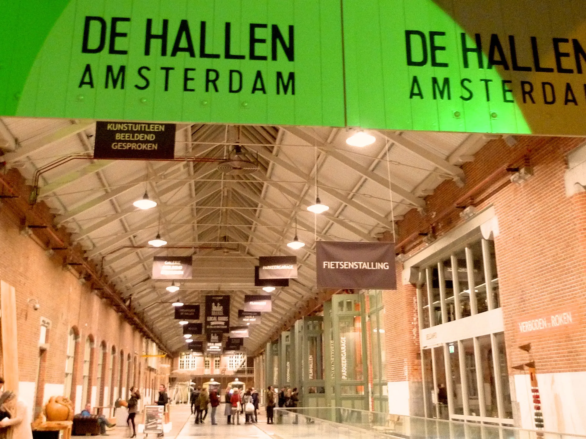 Entrada al De Hallen en Ámsterdam- Qué hacer los días de lluvia en Ámsterdam- Guía de viaje de Ámsterdam- Buendía Tours