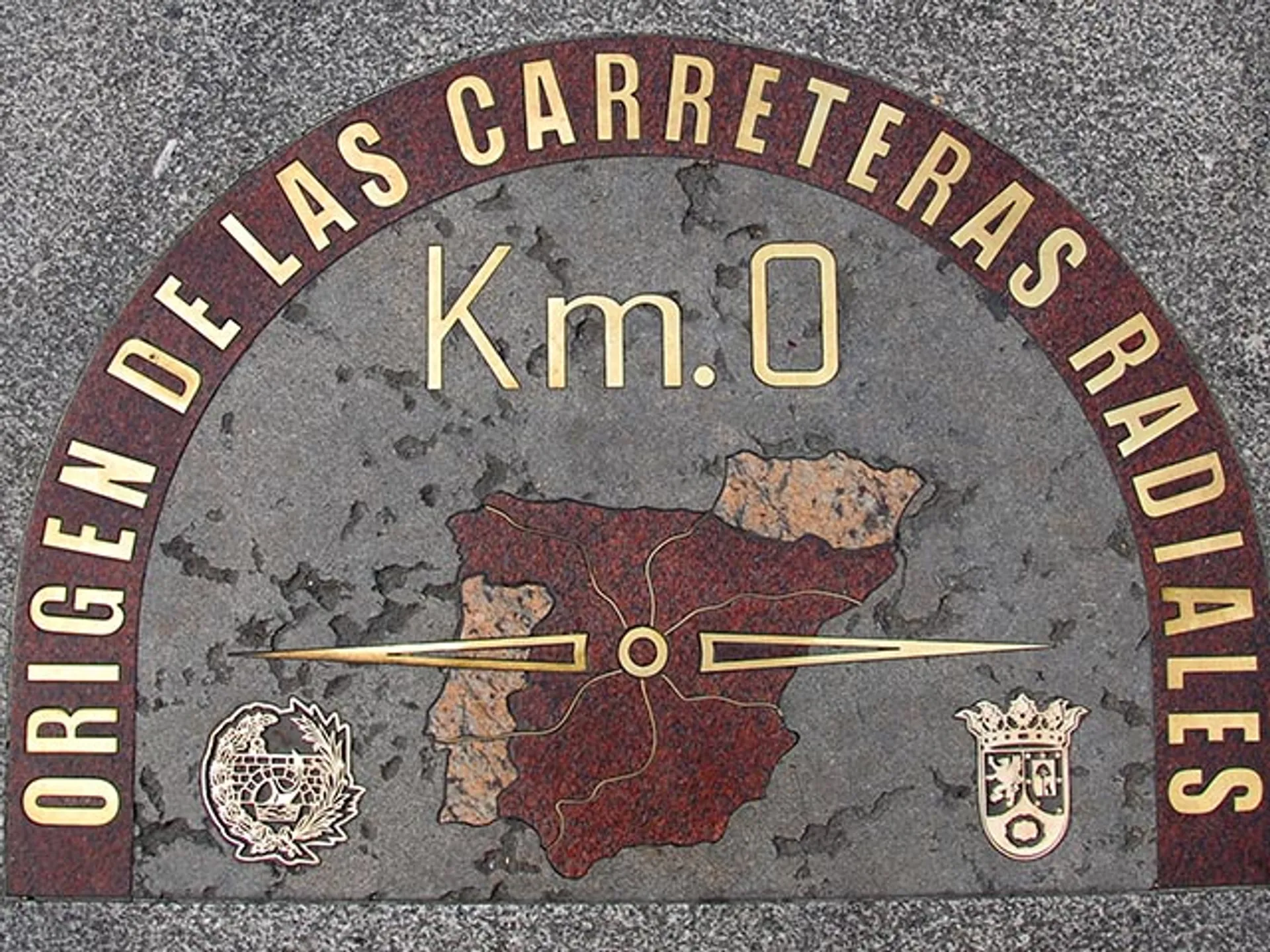 Kilómetro Cero - Puerta del Sol - Qué ver en Madrid - Guía de viaje Madrid - Buendía Tours