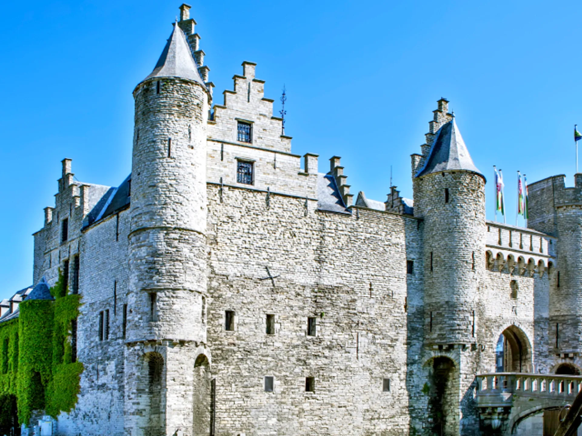 Castillo Steen Amberes - Qué ver y qué hacer en Amberes en 2024 - Blog - Buendía Tours
