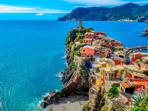 Panorámica de Vernazza en Cinque Terre, costa de Liguria