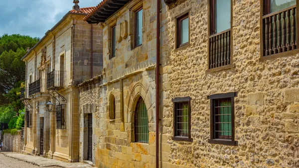 Qué hacer en Santillana del Mar, entre historia medieval y arte prehistórico