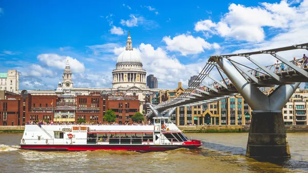 Disfruta de las vistas más icónicas de Londres a bordo de un crucero por el Támesis.