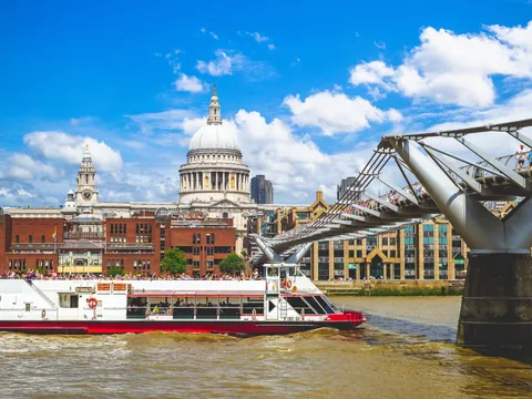 Disfruta de las vistas más icónicas de Londres a bordo de un crucero por el Támesis.