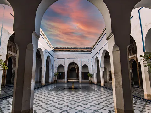 Patio interior del Palacio de la Bahía en Marrakech, Marruecos