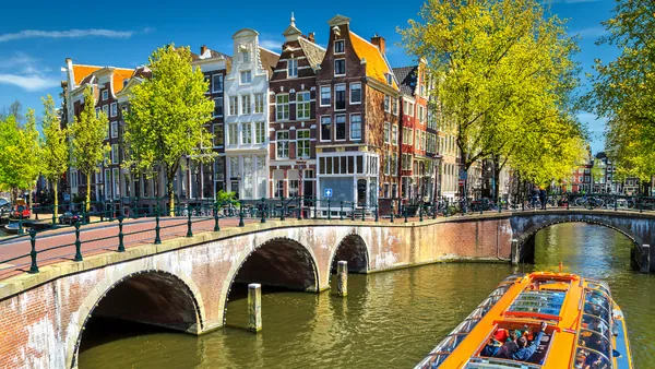 Amsterdam a Pie en Bici en barco Almuerzo