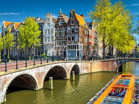Amsterdam a Pie en Bici en barco Almuerzo