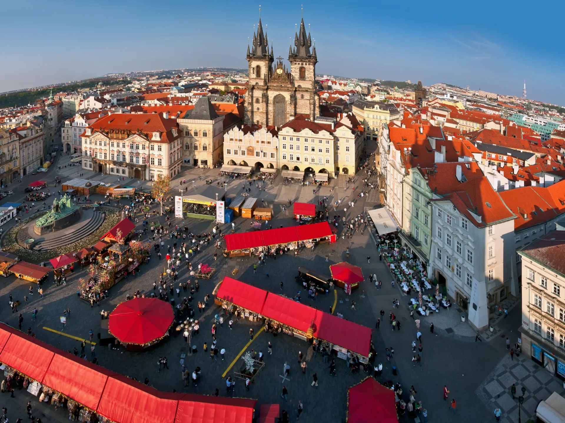 Mercadillo en la plaza de la Ciudad Vieja - Qué hacer en Praga - Guía de Viajes Praga - Buendía