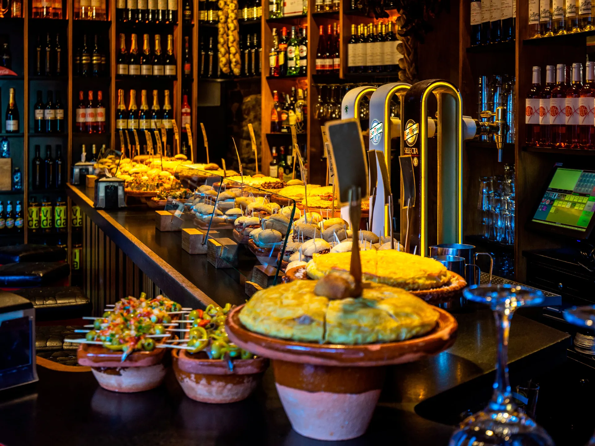 Mejores locales de Pintxos de Bilbao - Guía de viaje Bilbao - Buendía Tours