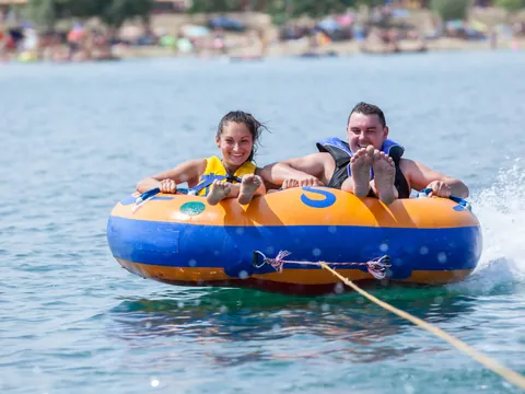 catamarán Yate Actividades Acuaticas Donut Banana Puerto Carmen Lanzarote Canarias