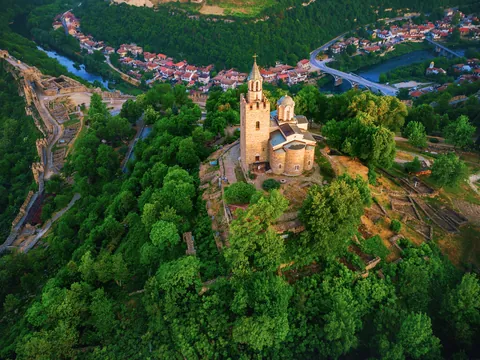 En Veliko Tarnovo se encuentra la fortaleza de Tsarevets.