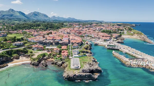Clases de surf y paddle surf en Asturias, olas y costa cantábrica en Llanes