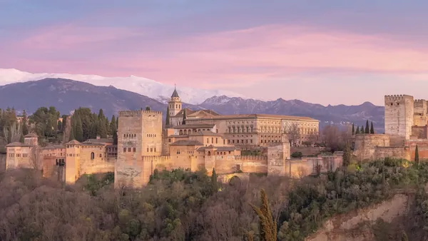 Tours a pie y visitas guiadas en Granada Provincia para acceder a la Alhambra y la ciudad con profundidad