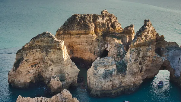 Vista aérea de Ponta da Piedade en Lagos, Portugal