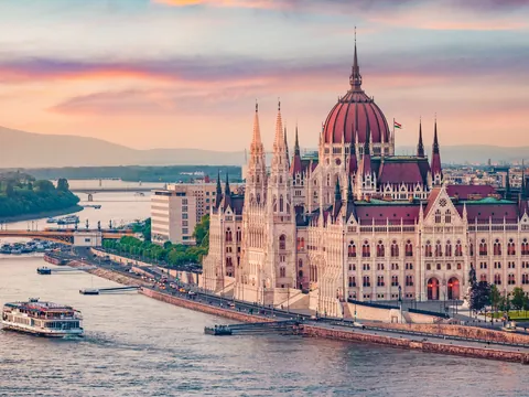 Paseo en barco al atardecer por el Danubio, Budapest, Hungría