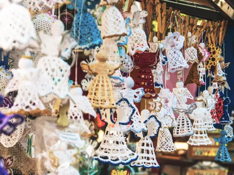 Angeles Navidad Mercado Navidad Brarislava tour Pie