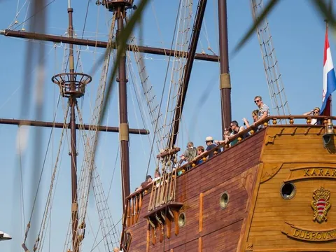 Paseo en barco por las Islas Elafitas