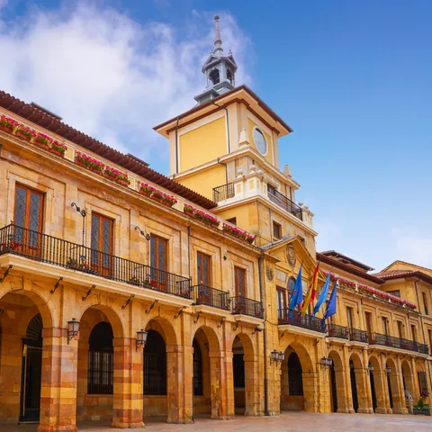 Ayuntamiento de Oviedo - Qué ver en Oviedo - Guía de Viajes Oviedo - Buendía Tours