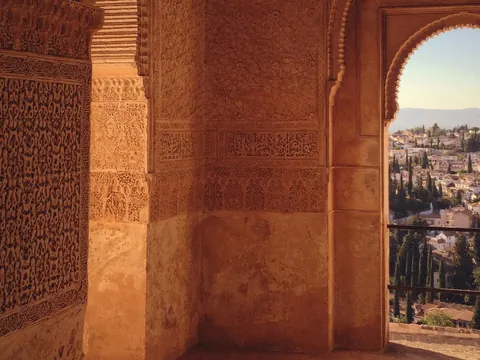 excursion-granada-alhambra-desde-malaga_visita-guiada_transporte_bus_andalucia_buendia-tours (5).jpg
