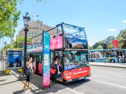 Autobús turístico de Barcelona con paradas para subir y bajar libremente