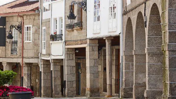 Podrás contemplar la arquitectura local en las calles del centro.