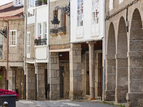 Podrás contemplar la arquitectura local en las calles del centro.