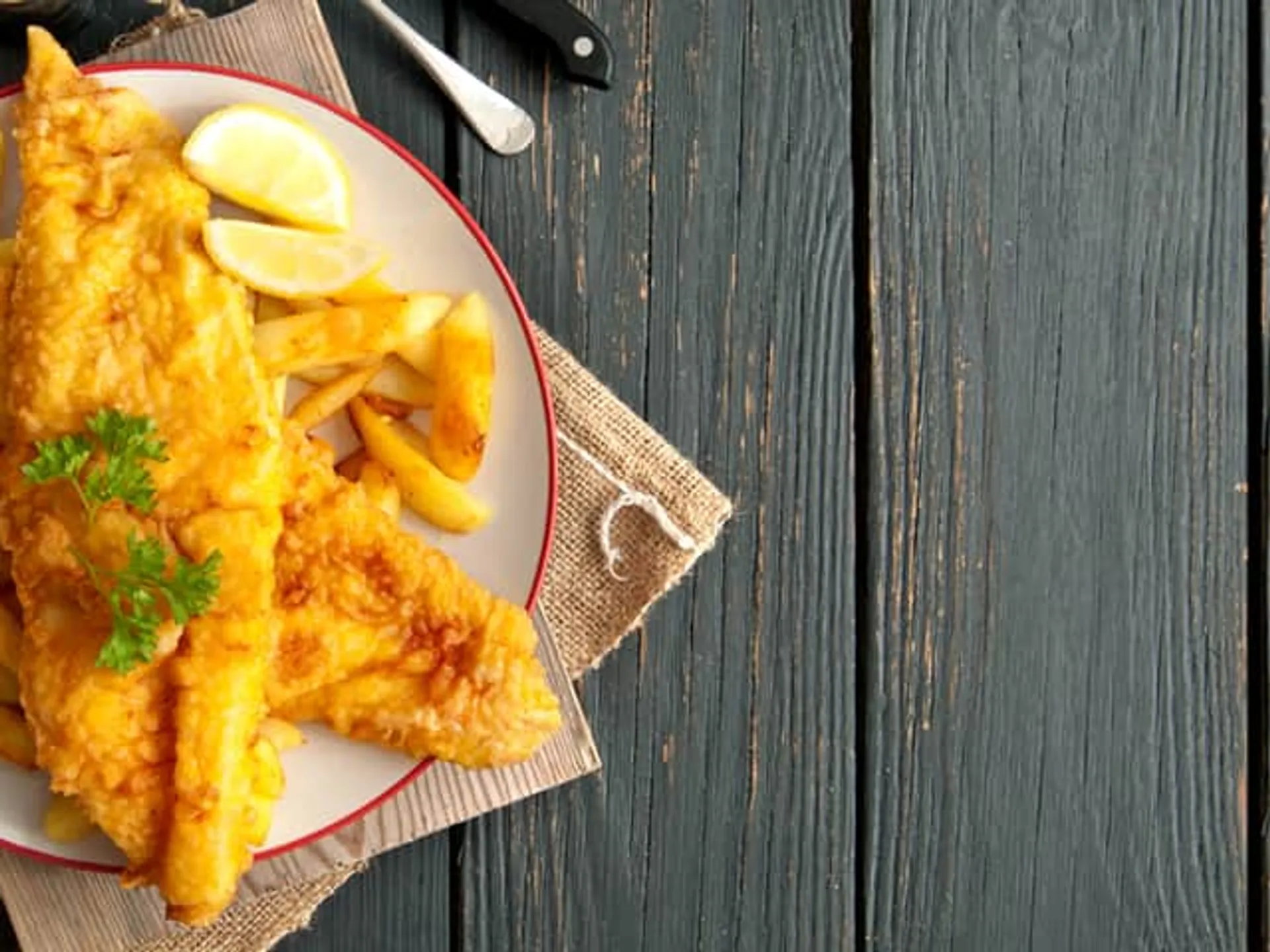 Plato de Fish and Chips en Amberes- Donde comer - Guías de viajes Buendía Tours