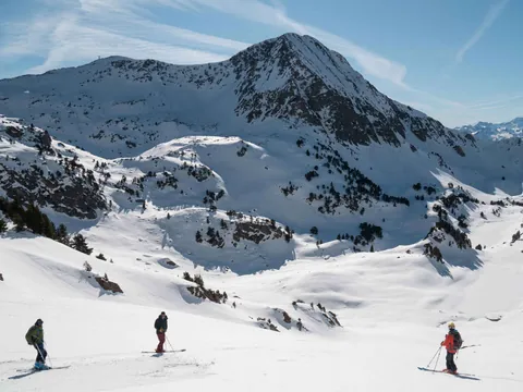 alquiler de esquís Travesia Skimo Ski Montaña Pieles Foca Sierra Nevada