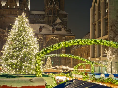 Vista del mercado navideño de Aquisgrán Aachen