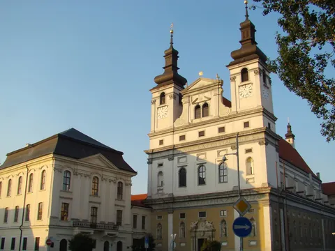 Fachada de la Iglesia de San Juan Bautista en Trnava.